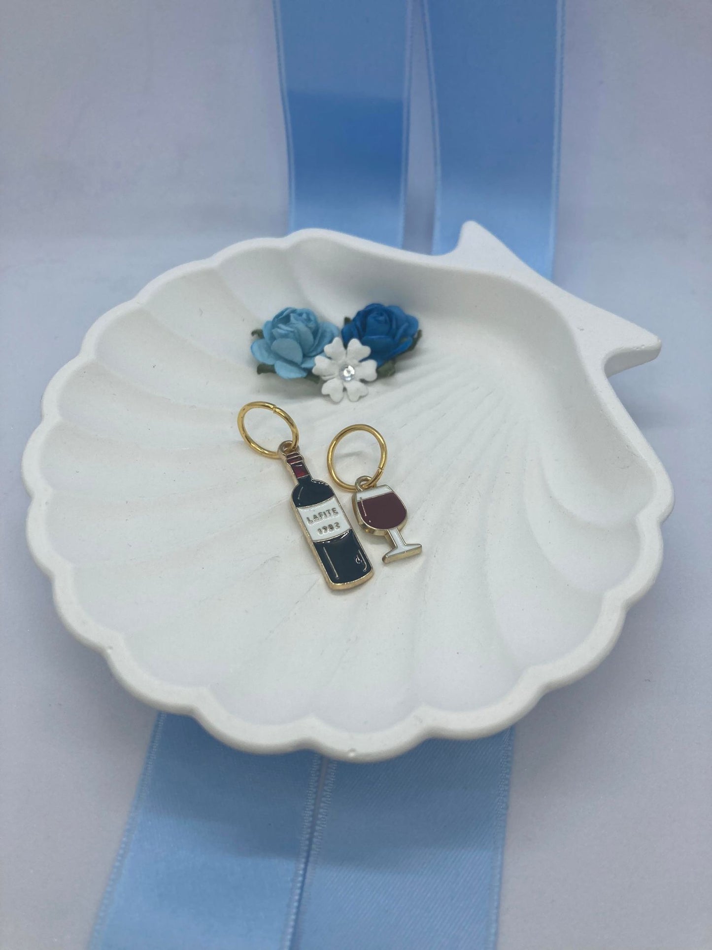 Rødvins flaske og glass