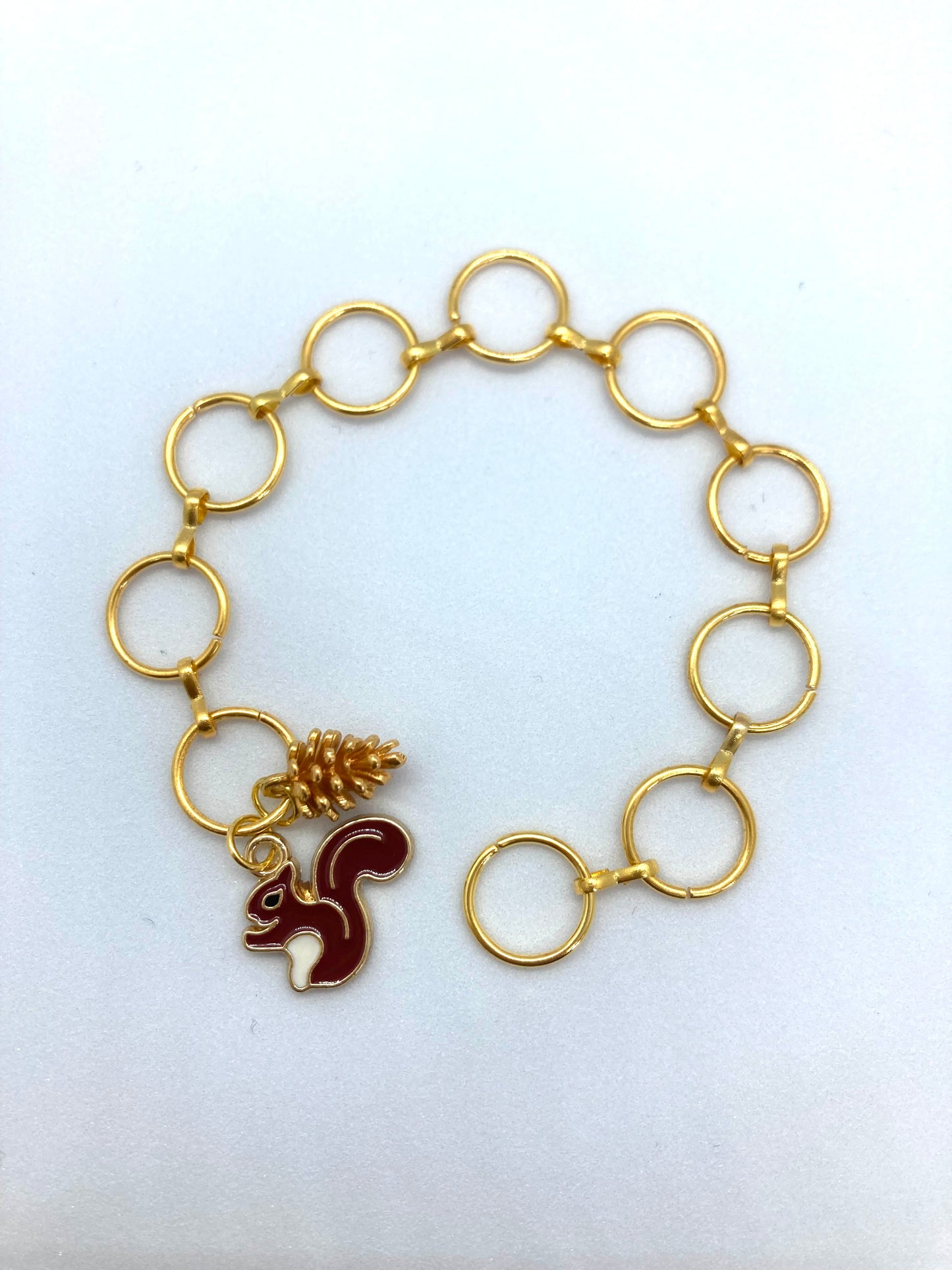 Strikkefisk Gull Ekorn og Kongle