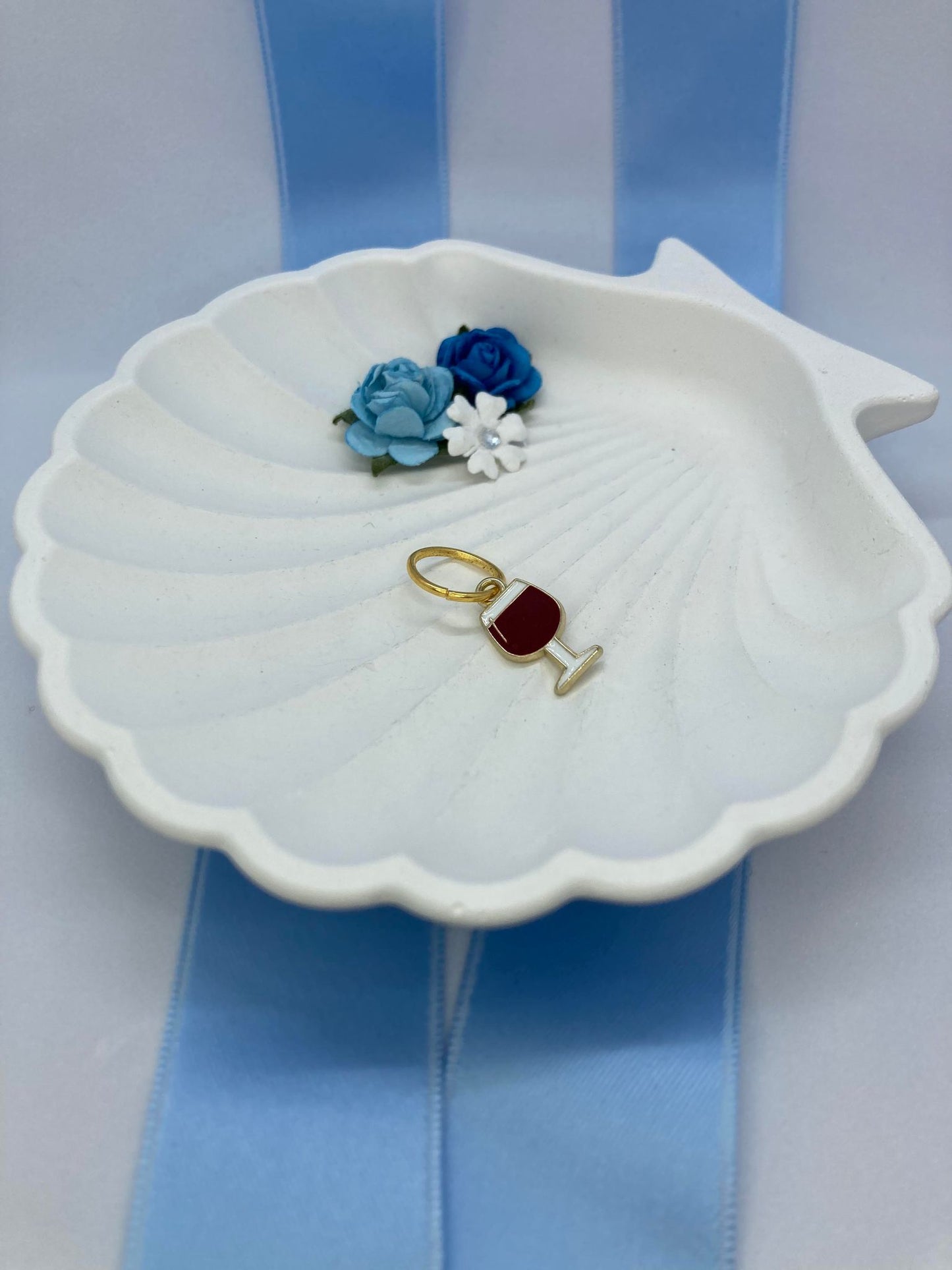 Rødvins flaske og glass